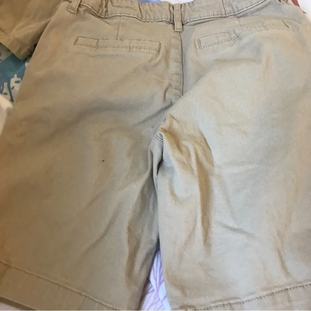 Bundle 2 old navy kids Bermuda slim and Bermuda stretch khaki shorts